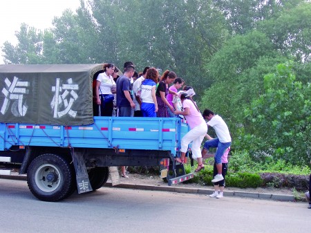 货车载客
